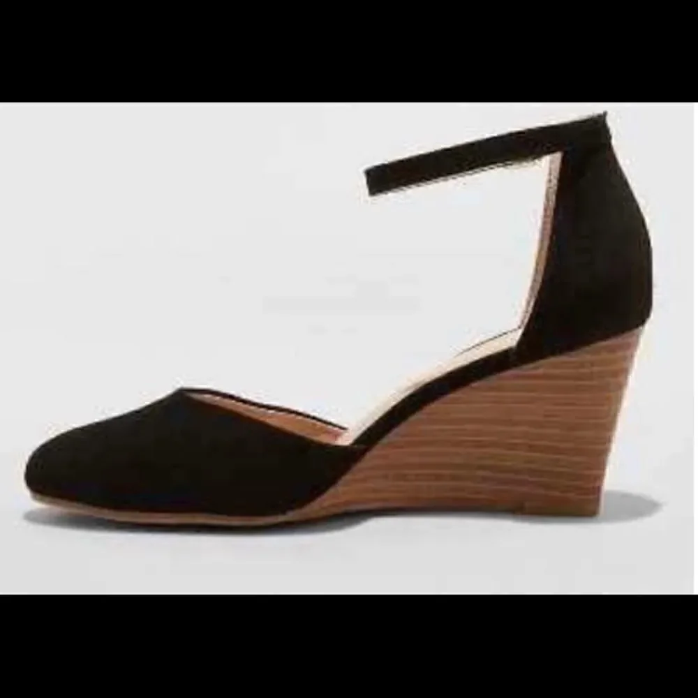💥Women’s Wanda Microsuede Rounded Toe Wedge pump Size :11